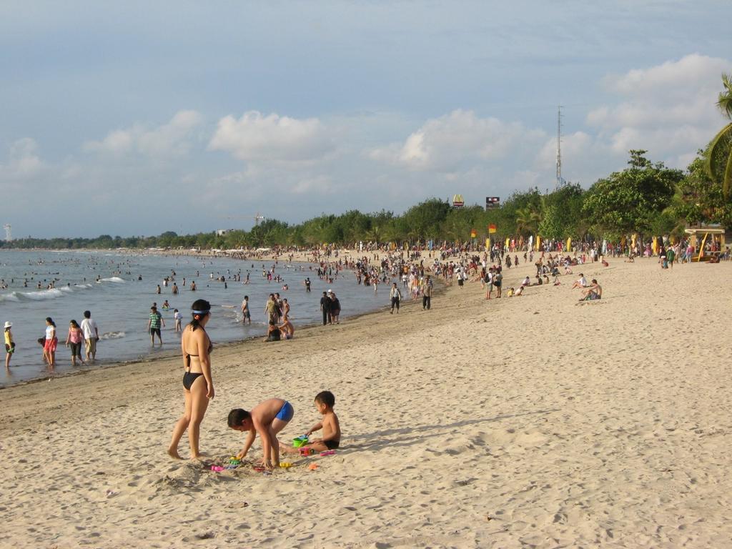 Angkul Angkul Beach Inn Kuta By Kamara Экстерьер фото